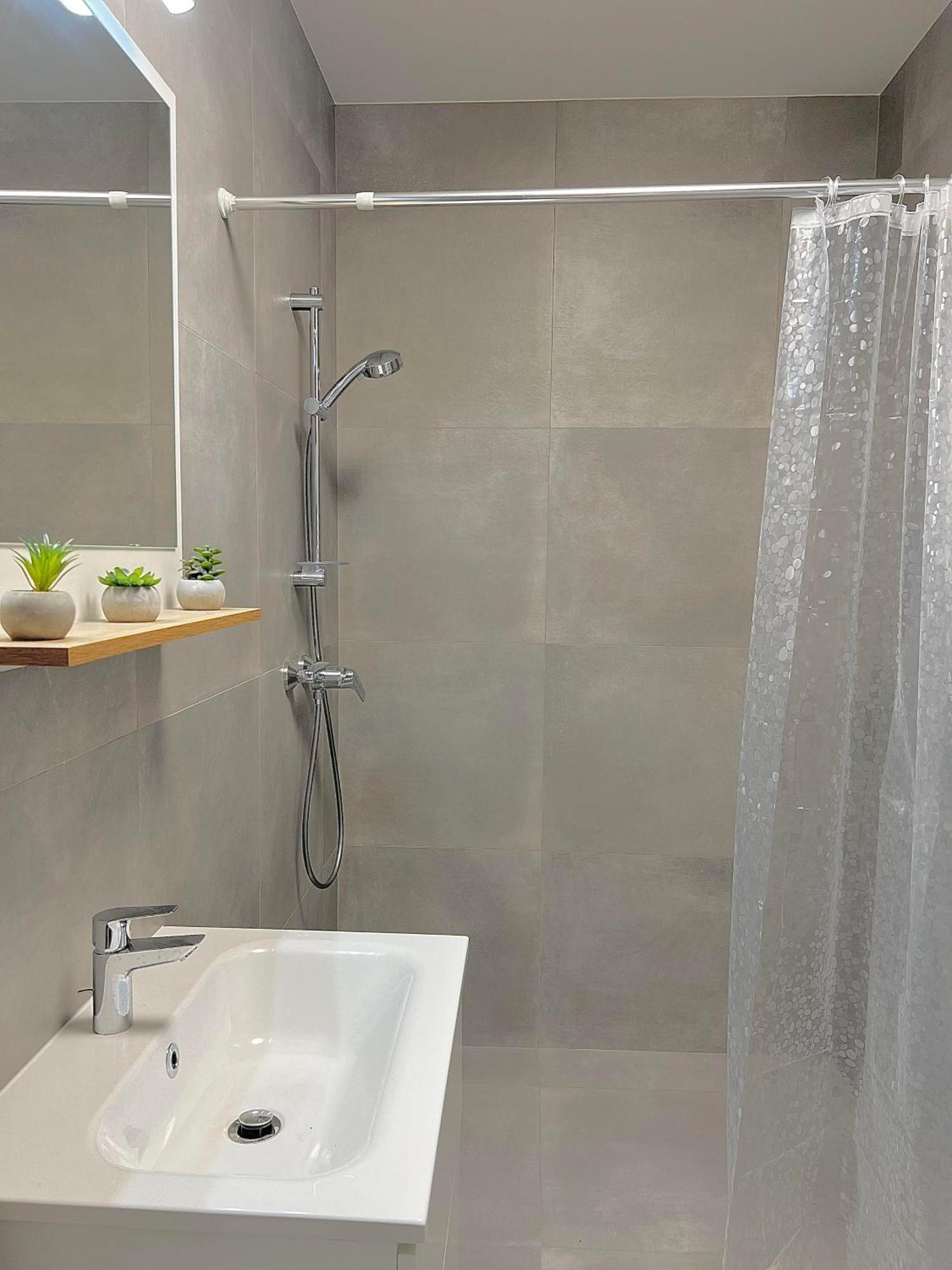 2 Moderne Apartmany 19 A 95 V Sukromi V Centre Mesta Turčianske Teplice Buitenkant foto
