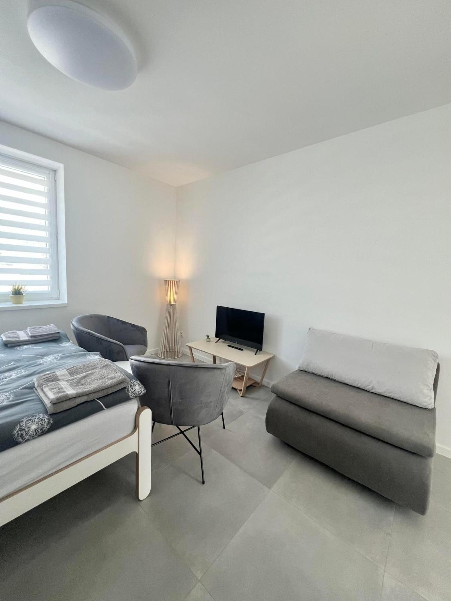 2 Moderne Apartmany 19 A 95 V Sukromi V Centre Mesta Turčianske Teplice Buitenkant foto
