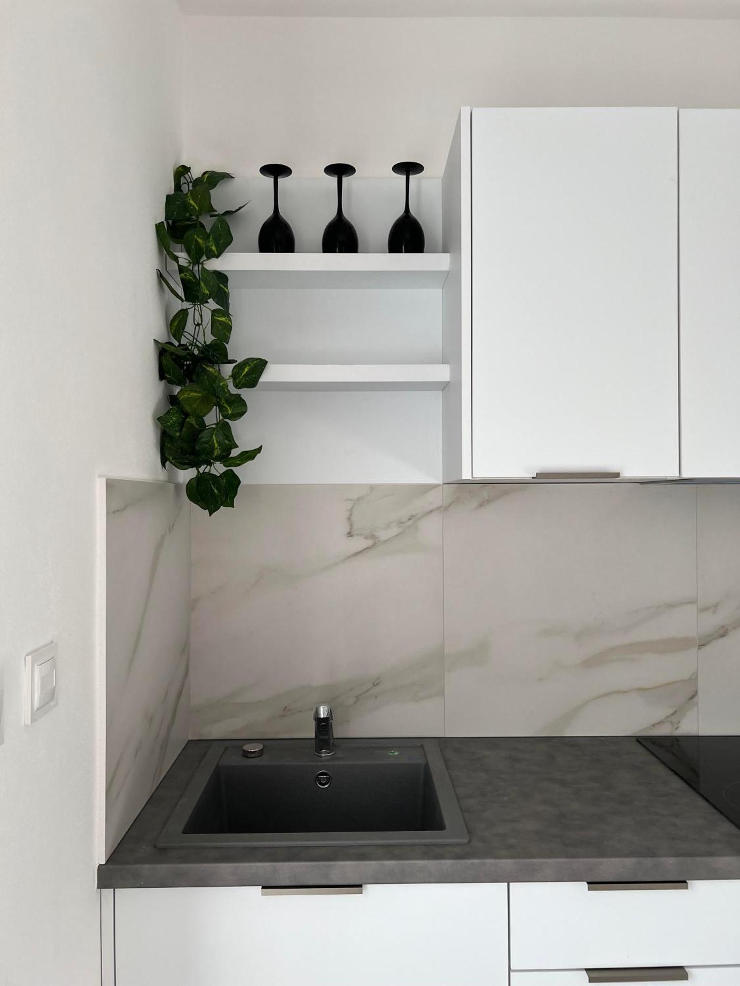 2 Moderne Apartmany 19 A 95 V Sukromi V Centre Mesta Turčianske Teplice Buitenkant foto