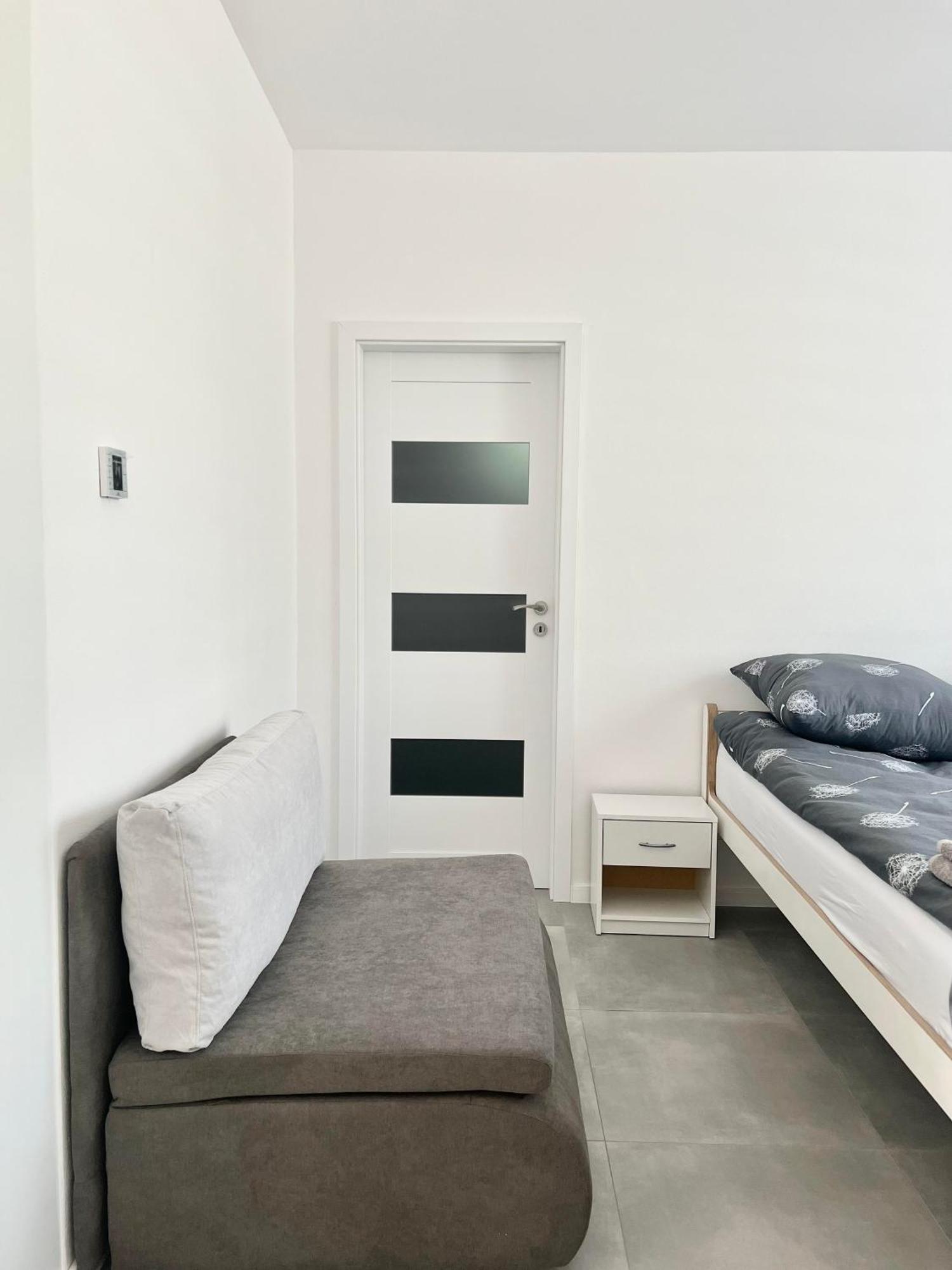 2 Moderne Apartmany 19 A 95 V Sukromi V Centre Mesta Turčianske Teplice Buitenkant foto